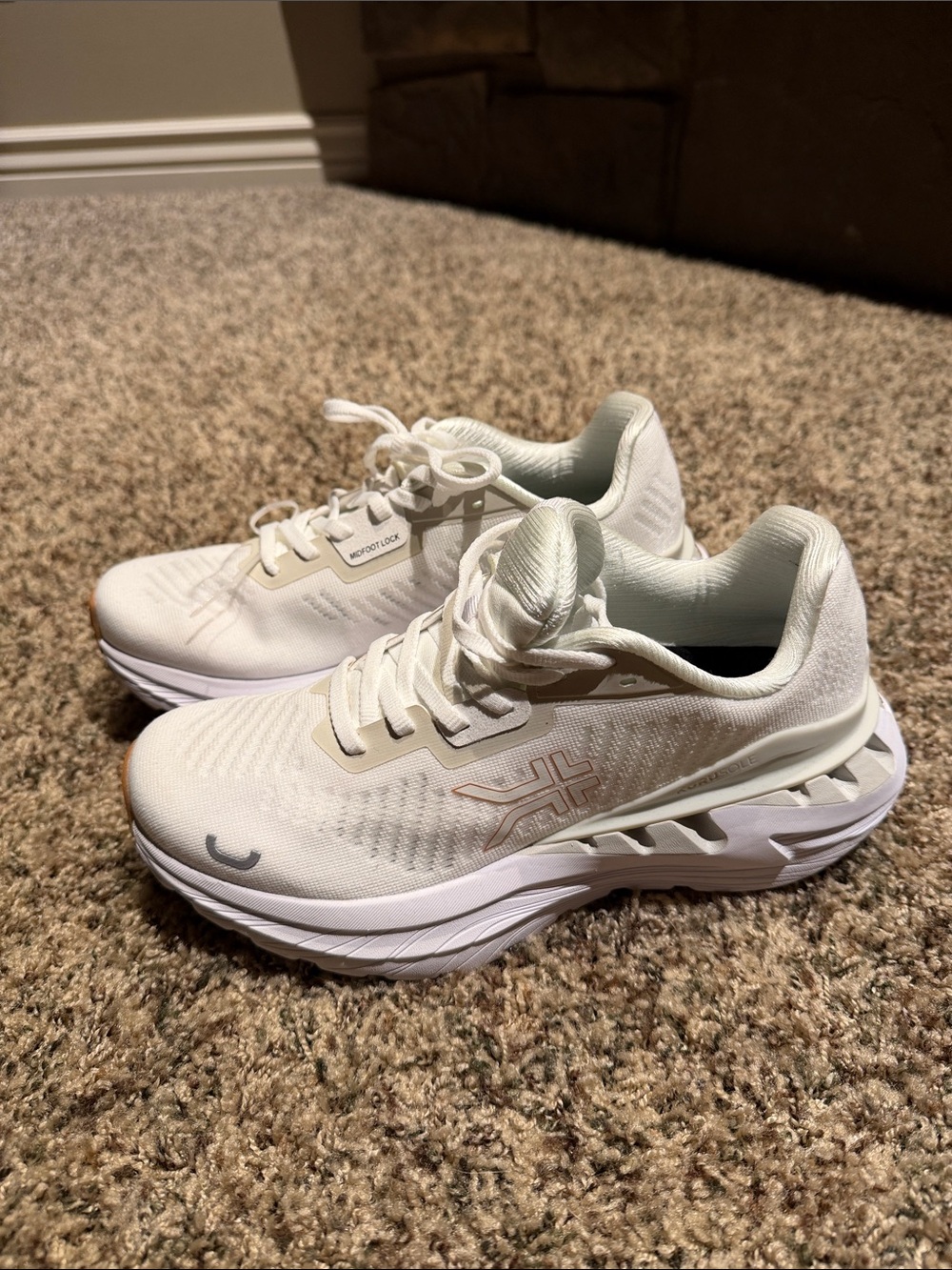 KURU Women’s Triple Max Running Shoe — White with Tan Accent NWOT - Picture 6 of 12